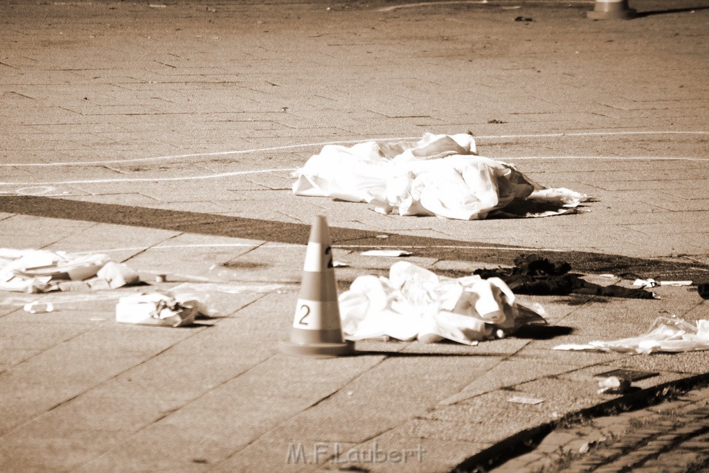 Einsatz BF Messerstecherei Koeln Neustadt Nord Eberplatz Platzmitte P161.JPG - Miklos Laubert